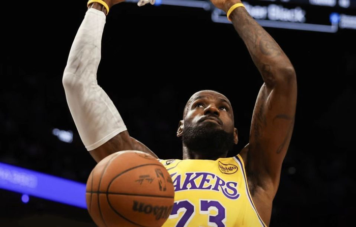 CBS评选詹姆斯生涯最难破的10大纪录：从最佳阵容