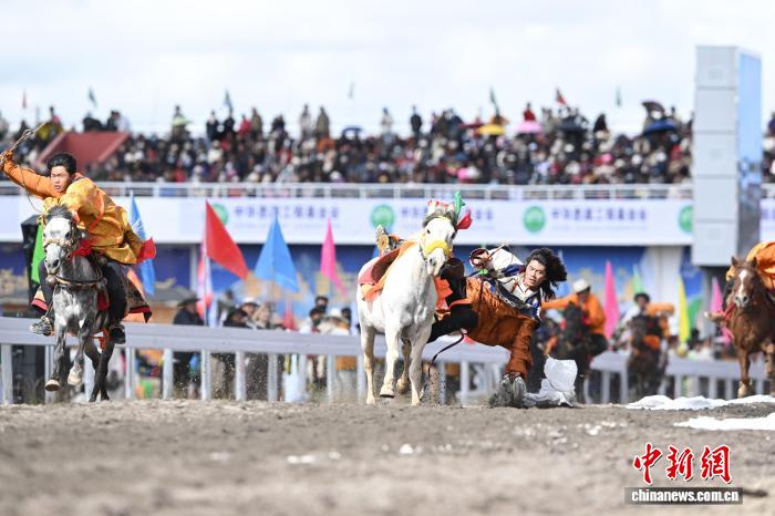 西藏那曲恰青赛马节盛大开幕 庆祝自治区成立