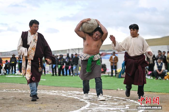 西藏那曲恰青赛马节盛大开幕 庆祝自治区成立