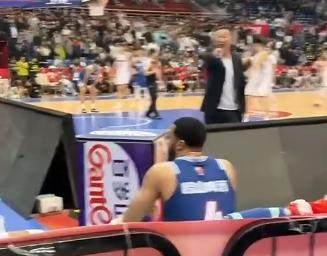 CBA外援与主帅矛盾升级 多场赛事爆发激烈冲突