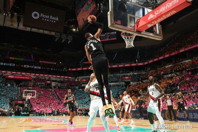 文班亚马季后赛首秀狂砍35分 马刺大胜开拓者锁