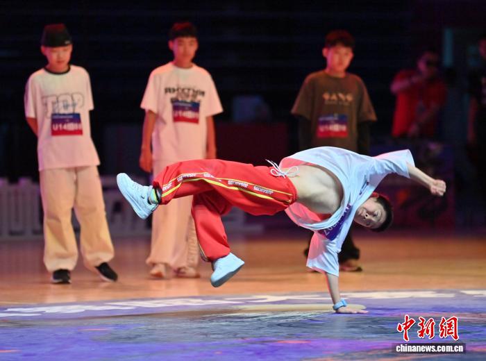 青春与节奏在长春交织千名舞者共同竞技体育舞