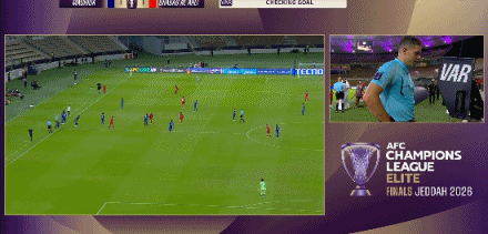 亚冠半决赛争议判罚引球员围攻主裁 町田泽维亚