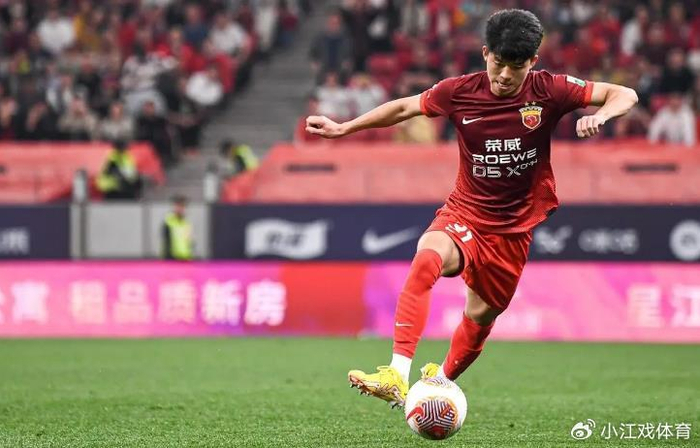 上港核心莱昂纳多复出引期待 左后卫转会传闻再